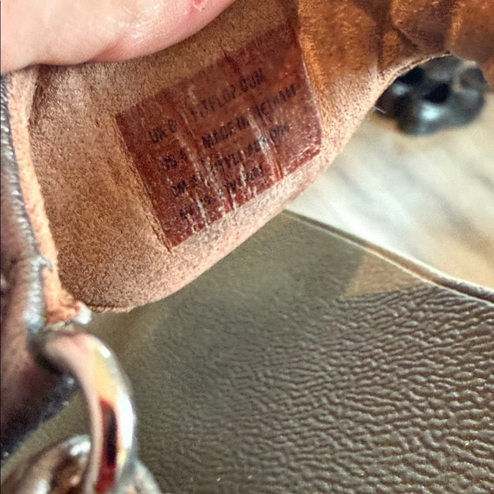 Fitflop Women’s Metallic Bronze Leather Thong Sandals - Picture 5 of 7
